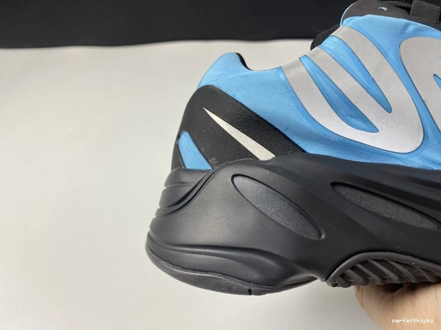 Boost Yeezy 700 MNVN 'Bright GZ3079 Cyan' ADIDAS 0814